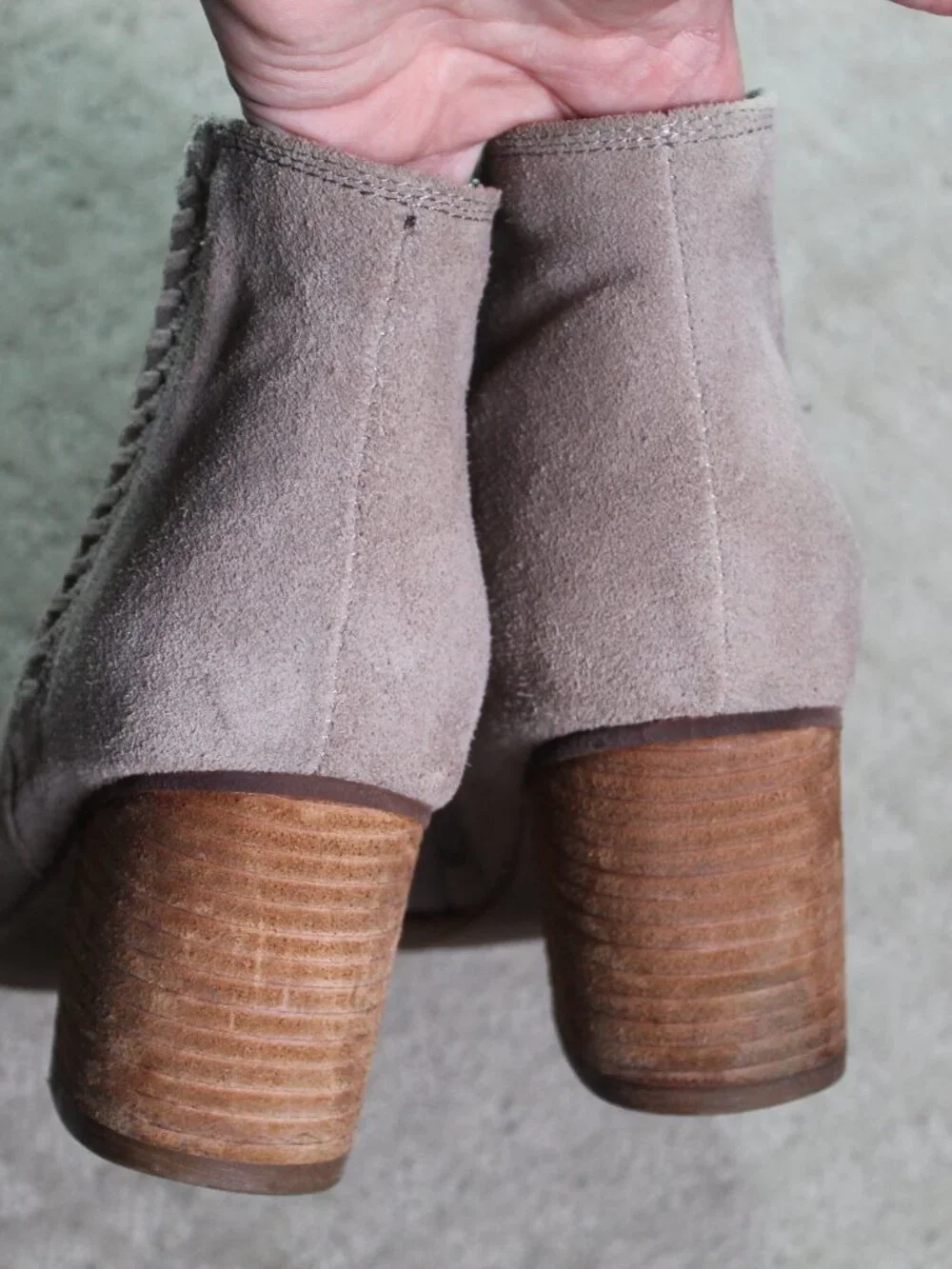 Blondo Size 7.5M Taupe Suede Waterproof Block Heel Ankle Booties